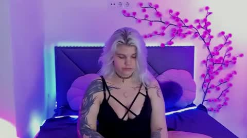 Snapshot of joannlowes chatting on July 6, 8:00 pm Joann online show from July 6, 8:00 pm
