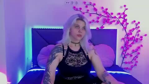 Snapshot of joannlowes chatting on July 20, 7:27 pm Joann online show from July 20, 7:27 pm