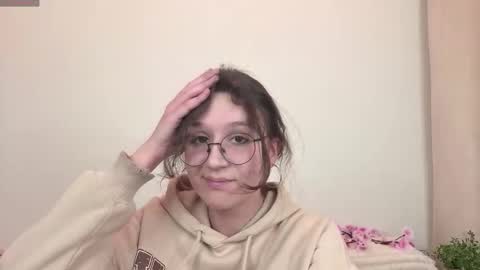 Nana online show from December 15, 4:11 pm