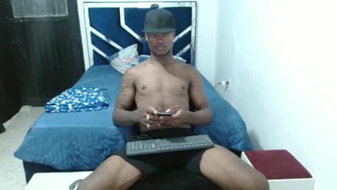 Snapshot of joao_leao chatting on September 10, 8:25 am joao_leao online show from September 10, 8:25 am