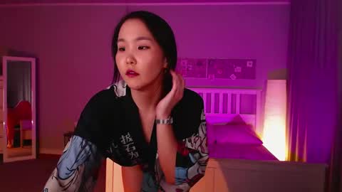 Snapshot of jocelyn_lane chatting on February 6, 3:31 pm Amina online show from February 6, 3:31 pm