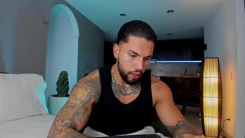 joe_esthetic online show from February 13, 10:33 pm