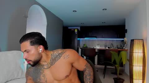 joe_esthetic online show from February 25, 10:39 pm