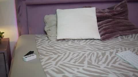 Snapshot of joelleapril chatting on December 1, 10:15 pm Joelle online show from December 1, 10:15 pm