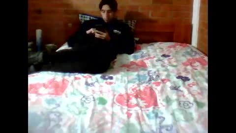 Snapshot of johan70nsexy chatting on November 13, 8:41 pm johan70nsexy online show from November 13, 8:41 pm