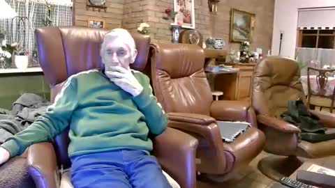 Snapshot of johan7_heet chatting on December 15, 7:07 pm johan7 heet online show from December 15, 7:07 pm