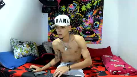johan_and_antonella online show from August 2, 8:18 pm