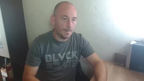 Snapshot of johanbarker chatting on September 30, 10:42 am Johan online show from September 30, 10:42 am