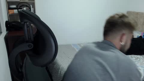 Snapshot of johanleonsweetboy chatting on December 27, 5:20 am JOHAN independient model online show from December 27, 5:20 am