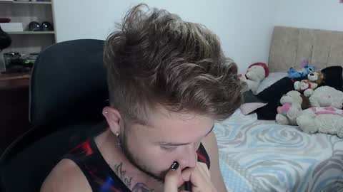 Snapshot of johanleonsweetboy chatting on December 29, 4:16 am JOHAN independient model online show from December 29, 4:16 am