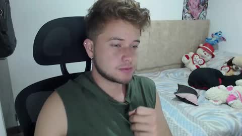 Snapshot of johanleonsweetboy chatting on January 3, 5:06 am JOHAN independient model online show from January 3, 5:06 am