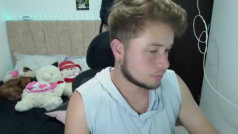 Snapshot of johanleonsweetboy chatting on January 18, 11:55 pm JOHAN independient model online show from January 18, 11:55 pm