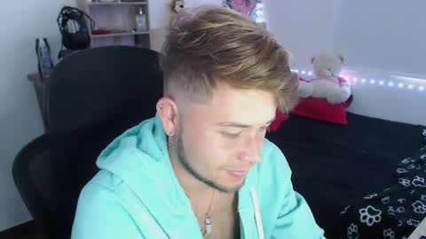 Snapshot of johanleonsweetboy chatting on February 3, 7:10 pm JOHAN independient model online show from February 3, 7:10 pm