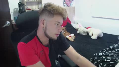 Snapshot of johanleonsweetboy chatting on February 4, 2:49 am JOHAN independient model online show from February 4, 2:49 am