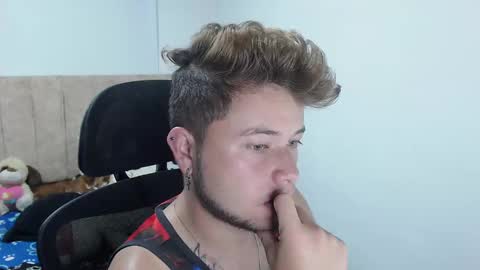 Snapshot of johanleonsweetboy chatting on February 24, 3:12 am JOHAN independient model online show from February 24, 3:12 am