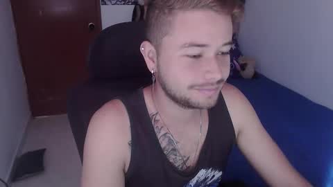 Snapshot of johanleonsweetboy chatting on November 8, 1:11 pm JOHAN independient model online show from November 8, 1:11 pm