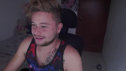 Snapshot of johanleonsweetboy chatting on December 3, 3:43 pm JOHAN independient model online show from December 3, 3:43 pm