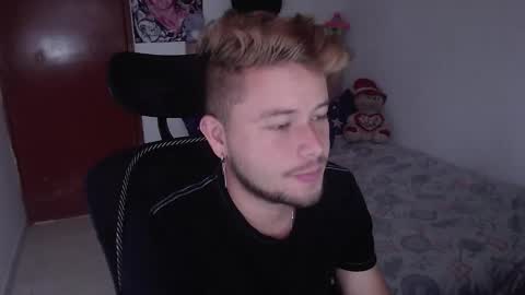 Snapshot of johanleonsweetboy chatting on December 4, 3:21 pm JOHAN independient model online show from December 4, 3:21 pm