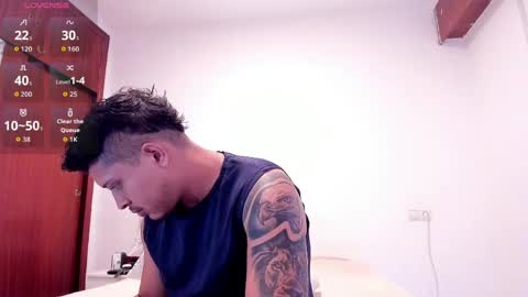 Snapshot of johansmith__ chatting on May 29, 12:47 pm Johan Smith online show from May 29, 12:47 pm