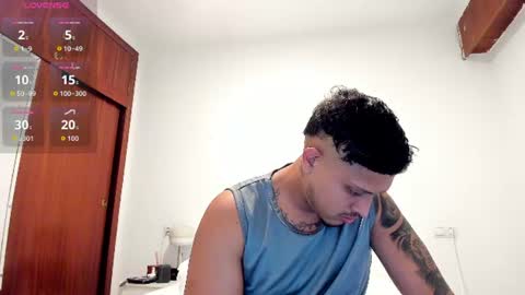 Snapshot of johansmith__ chatting on June 15, 5:37 pm Johan Smith online show from June 15, 5:37 pm