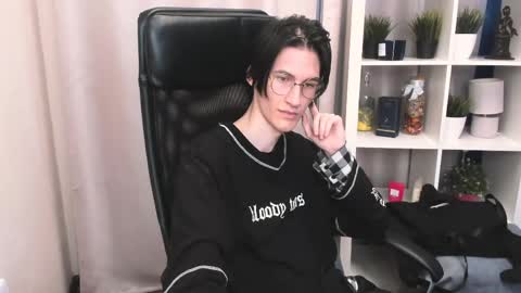 Snapshot of john__strong chatting on June 5, 2:45 pm john__strong online show from June 5, 2:45 pm