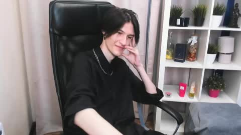 Snapshot of john__strong chatting on June 7, 2:32 pm john__strong online show from June 7, 2:32 pm