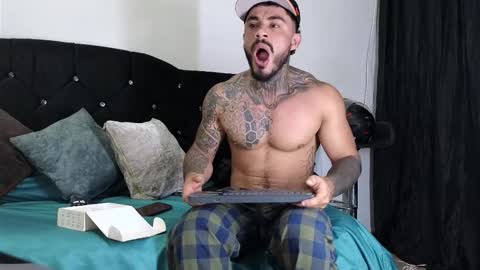 Snapshot of john_and_louis chatting on September 21, 11:01 am John online show from September 21, 11:01 am