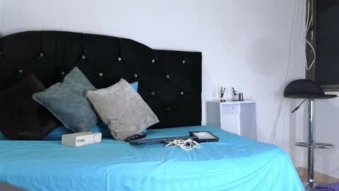 Snapshot of john_and_louis chatting on September 26, 11:03 am John online show from September 26, 11:03 am