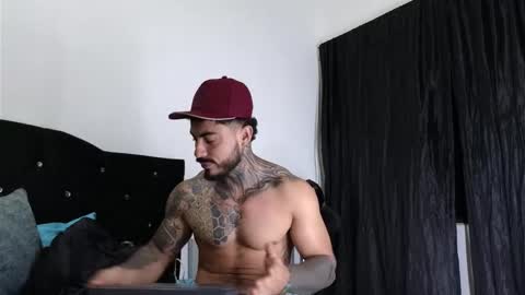 Snapshot of john_and_louis chatting on September 29, 11:04 am John online show from September 29, 11:04 am