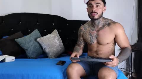 Snapshot of john_and_louis chatting on October 3, 10:56 am John online show from October 3, 10:56 am