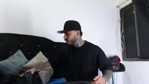 Snapshot of john_and_louis chatting on October 9, 10:57 am John online show from October 9, 10:57 am