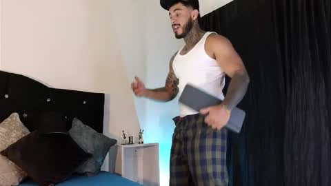 Snapshot of john_and_louis chatting on October 11, 11:09 am John online show from October 11, 11:09 am