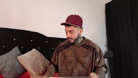 Snapshot of john_and_louis chatting on October 13, 10:59 am John online show from October 13, 10:59 am