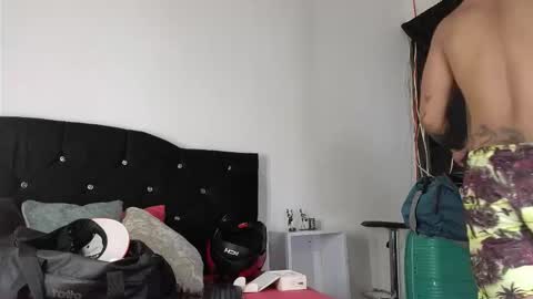 Snapshot of john_and_louis chatting on October 20, 10:59 am John online show from October 20, 10:59 am