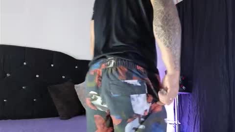 Snapshot of john_and_louis chatting on October 22, 11:10 am John online show from October 22, 11:10 am