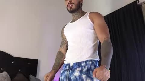 Snapshot of john_and_louis chatting on October 23, 11:20 am John online show from October 23, 11:20 am