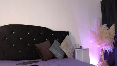 Snapshot of john_and_louis chatting on October 25, 11:07 am John online show from October 25, 11:07 am