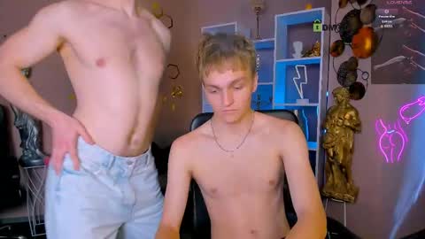 Snapshot of john_lik chatting on May 16, 10:36 am John online show from May 16, 10:36 am
