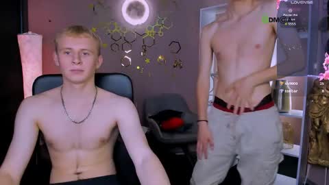 Snapshot of john_lik chatting on May 21, 7:21 pm John online show from May 21, 7:21 pm