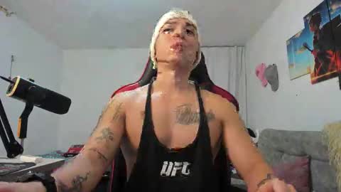 Snapshot of john_s117 chatting on April 9, 10:26 pm JOHN online show from April 9, 10:26 pm