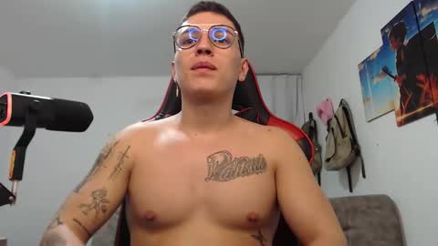 Snapshot of john_s117 chatting on June 4, 11:44 pm JOHN online show from June 4, 11:44 pm