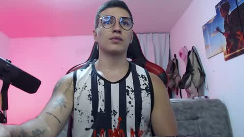 Snapshot of john_s117 chatting on June 19, 6:34 pm JOHN online show from June 19, 6:34 pm