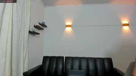 Snapshot of john_ssnow29 chatting on June 24, 10:03 am john_ssnow29 online show from June 24, 10:03 am
