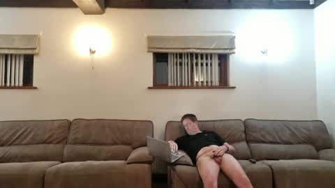 Snapshot of johnathan_stuart33 chatting on June 1, 11:39 pm johnathan_stuart33 online show from June 1, 11:39 pm