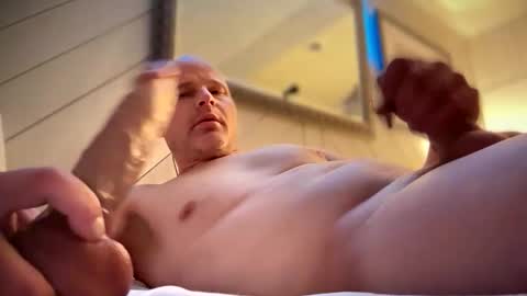 Snapshot of johnbellows chatting on December 19, 8:43 am bisexual King online show from December 19, 8:43 am