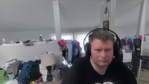 Snapshot of johnfernandez784 chatting on June 19, 1:37 pm johnfernandez784 online show from June 19, 1:37 pm