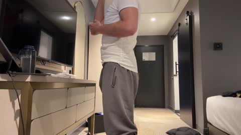 Snapshot of johnfitzzzzz chatting on October 27, 12:53 pm J online show from October 27, 12:53 pm