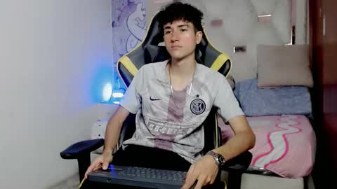 johnny_cagee online show from January 16, 3:43 am