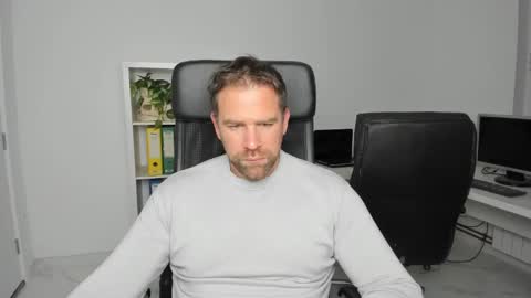 johnnydough82 online show from December 3, 5:09 am