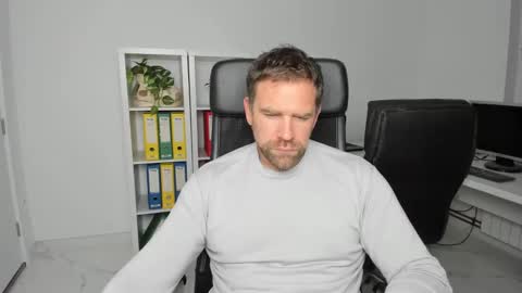 johnnydough82 online show from December 4, 4:54 am